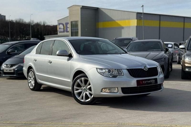Silver Used 2011 Skoda Superb SE Hatchback | £4,500 (Good price) - Image 1/1