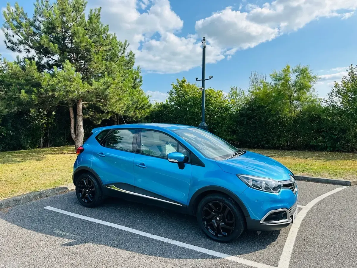 Used Renault Captur Dynamique 90 HP (66 kW) 2014 Blue SUV