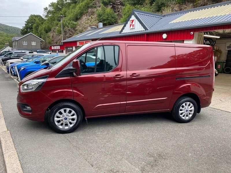 Used Ford Transit Custom Limited 130 HP (95 kW) 2021 Red Van