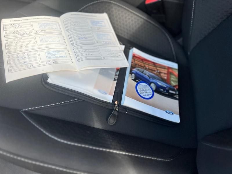 Used Ford Focus Zetec 120 HP (88 kW) 2016 Blue Hatchback