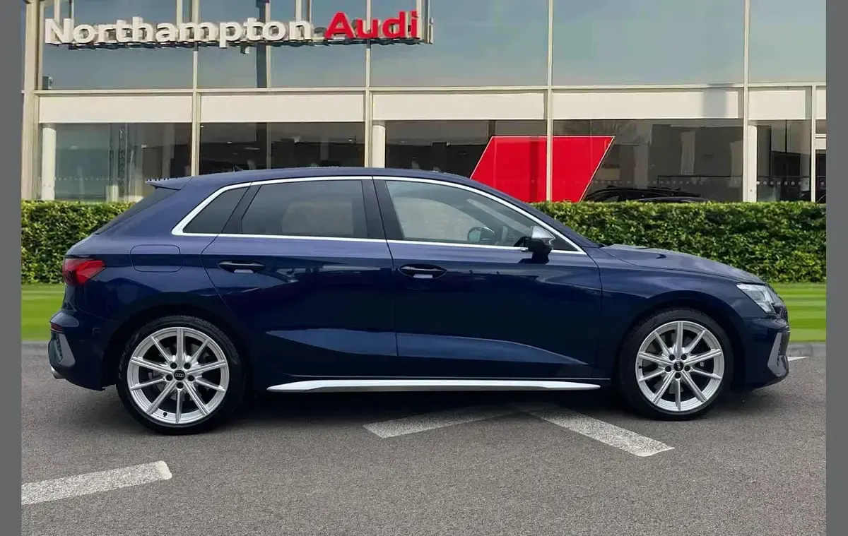 Usado Audi S3 Sportback Comfort 310 CV (228 kW) 2023 Azul Utilitario