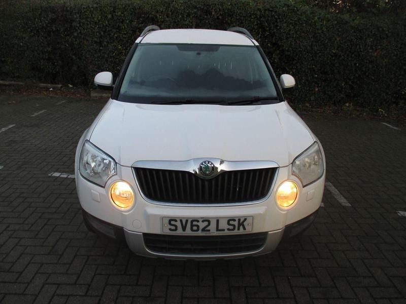 Used Skoda Yeti SE 122 HP (89 kW) 2012 White SUV