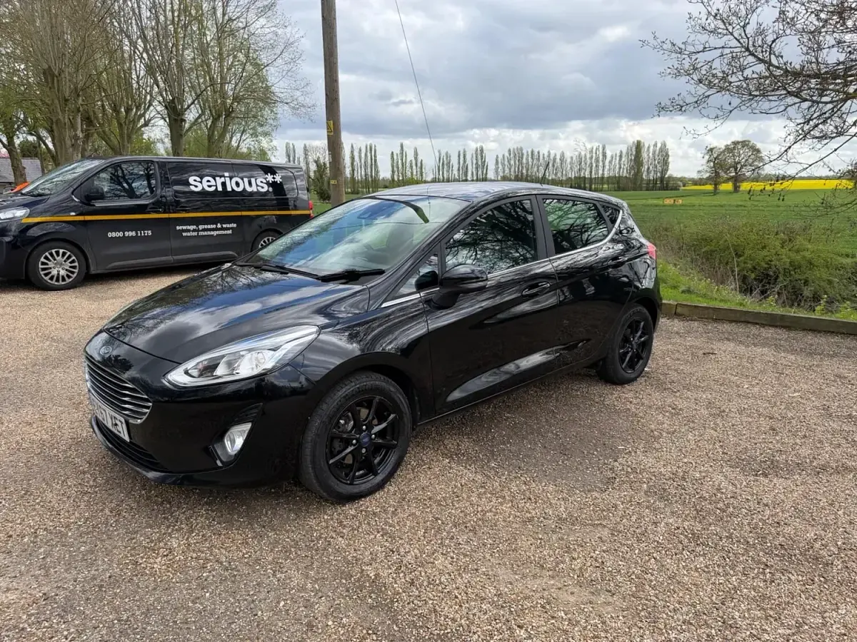 Used Ford Fiesta Zetec 70 HP (51 kW) 2017 Black Hatchback