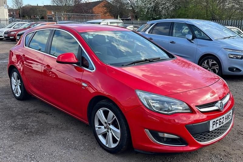 Red Used 2013 Vauxhall Astra SRi Hatchback | £1,999 (Good price) - Image 1/1