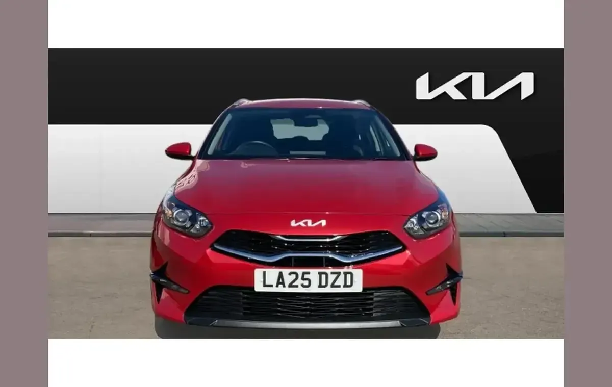 Used Kia Ceed 138 HP (101 kW) 2025 Red Hatchback