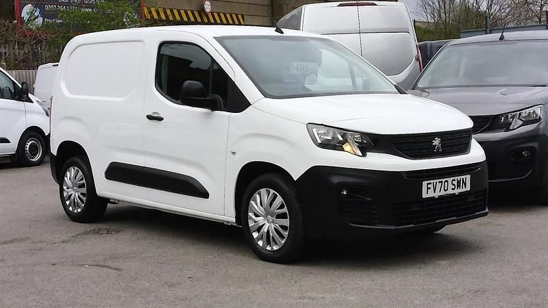 Used Peugeot Partner 131 HP (96 kW) 2021 White MPV