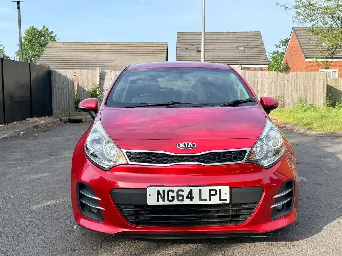 Used Kia Rio 89 HP (65 kW) 2015 Red Hatchback