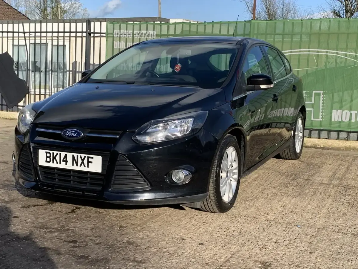Begagnad Ford Focus Titanium 2014 Svart Halvkombi