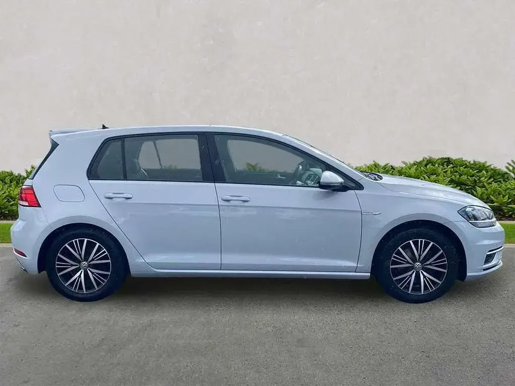 Used VW Golf VII SE 130 HP (95 kW) 2019 Silver Hatchback