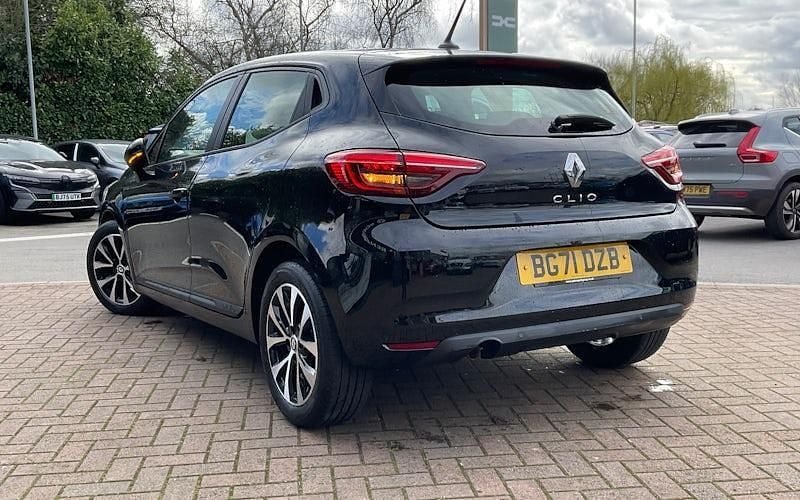 Used Renault Clio V Iconic 90 HP (66 kW) 2022 Hatchback