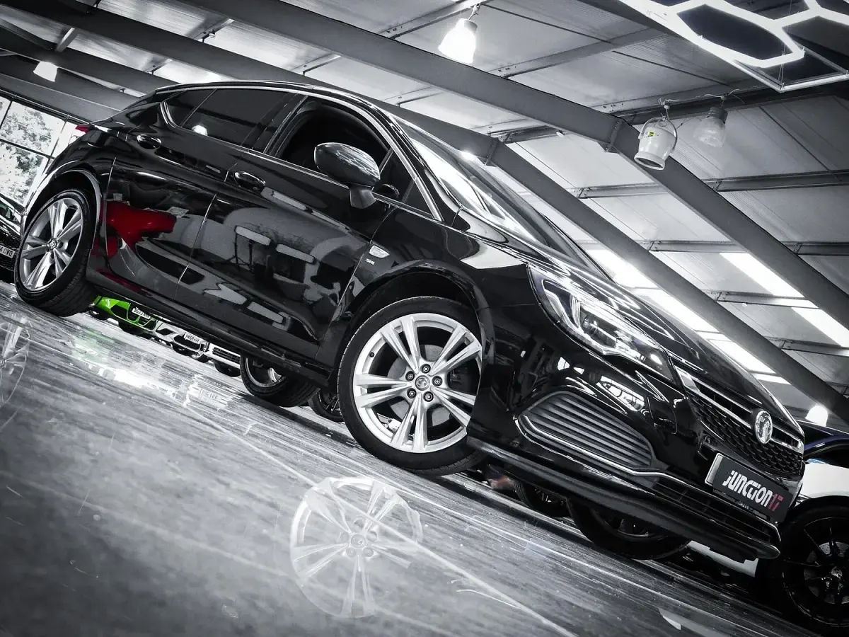 Used Vauxhall Astra SRi 200 HP (147 kW) 2018 Black Hatchback