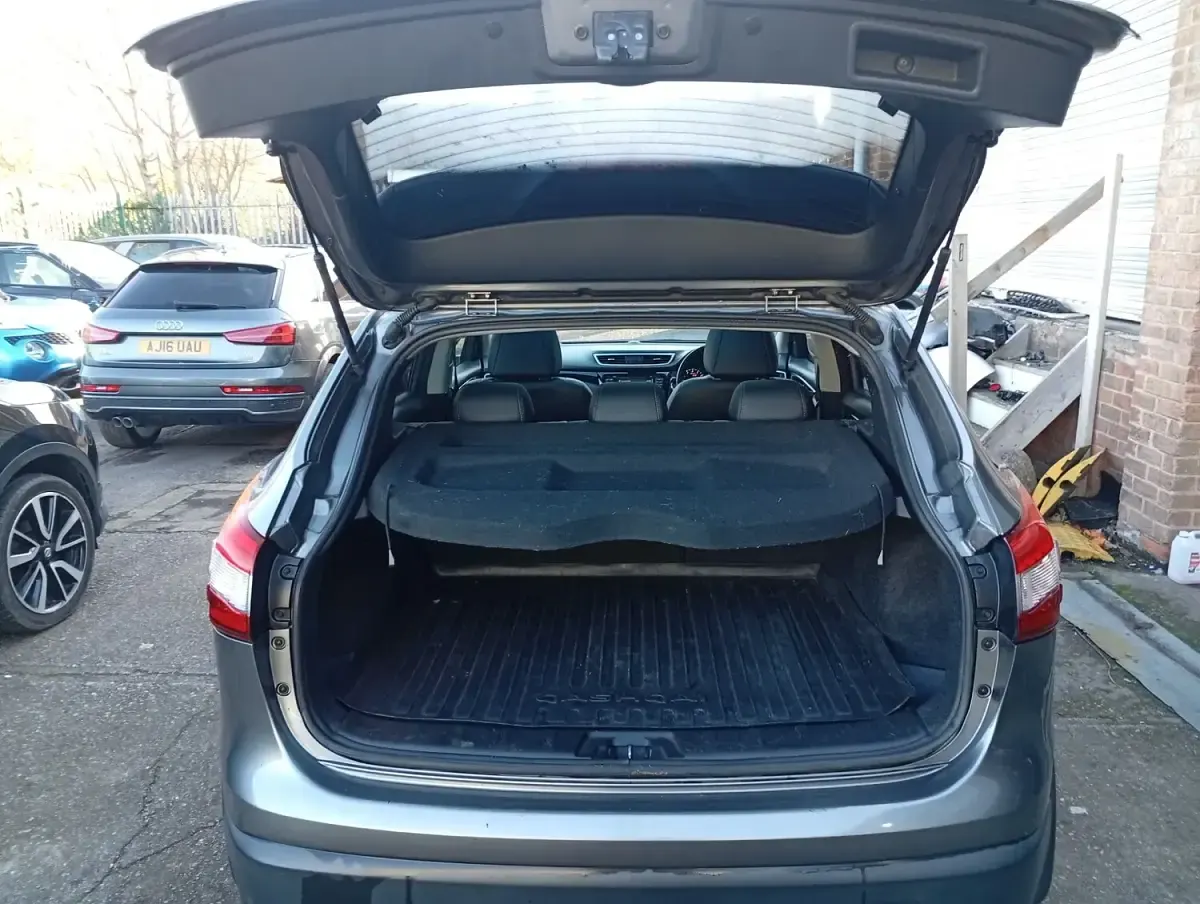 Used Nissan Qashqai Tekna 115 HP (84 kW) 2016 Grey SUV
