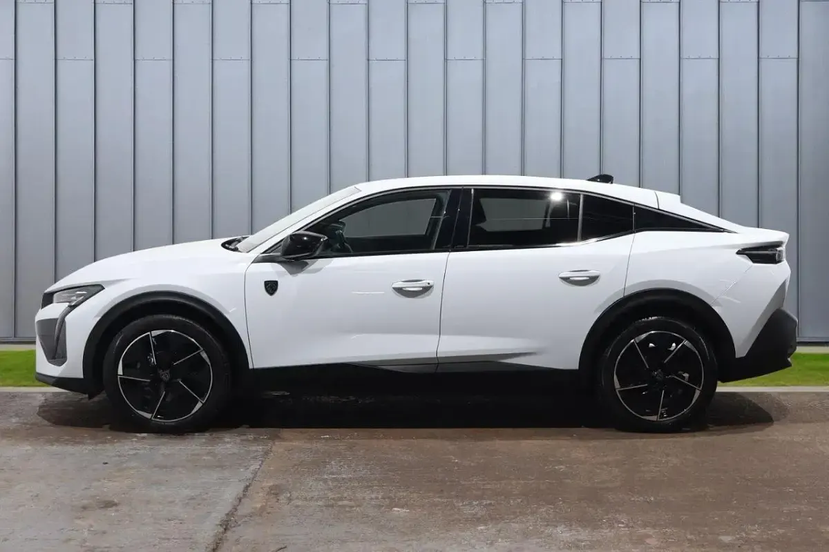Used Peugeot e-408 GT 152 kW (207 HP) 2025 White SUV