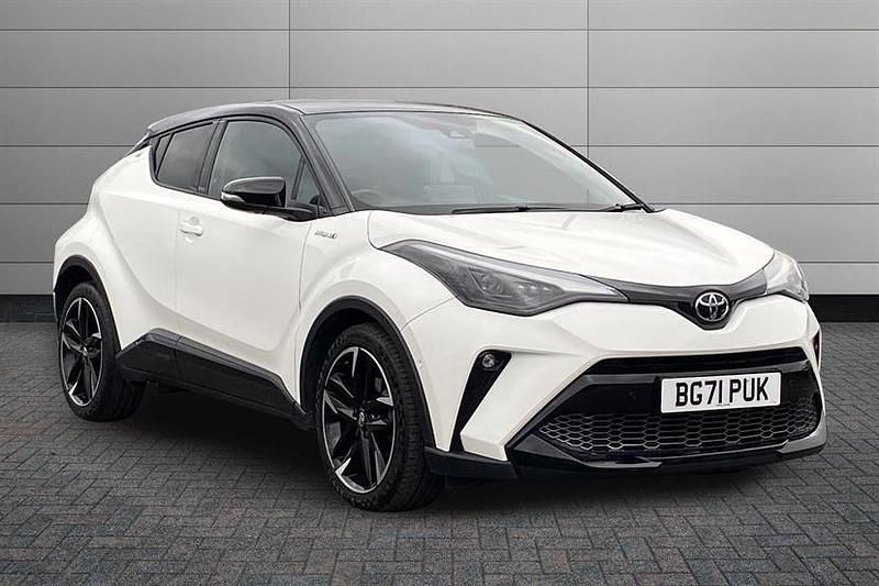 Platinum white Used 2021 Toyota C-HR Sport SUV | £19,995 (Fair price) - Image 1/3