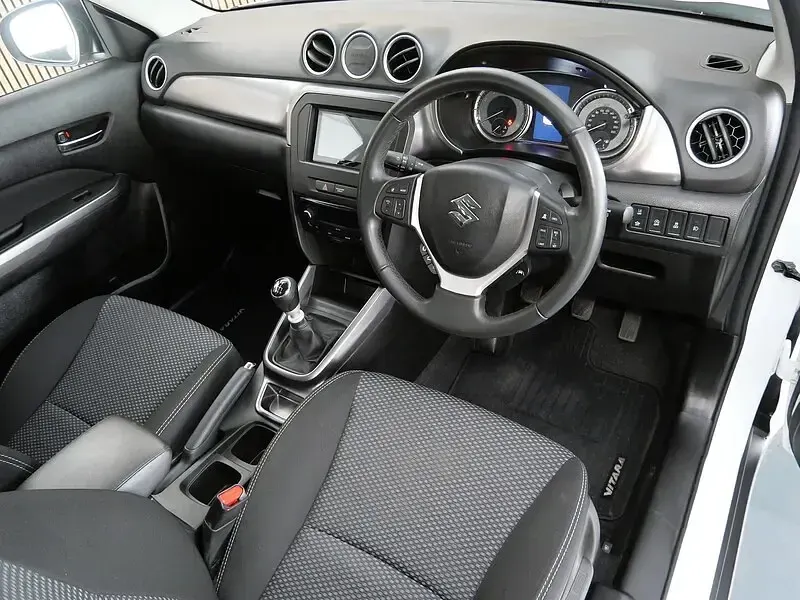 Used Suzuki Vitara SZ-T 129 HP (94 kW) 2022 White SUV