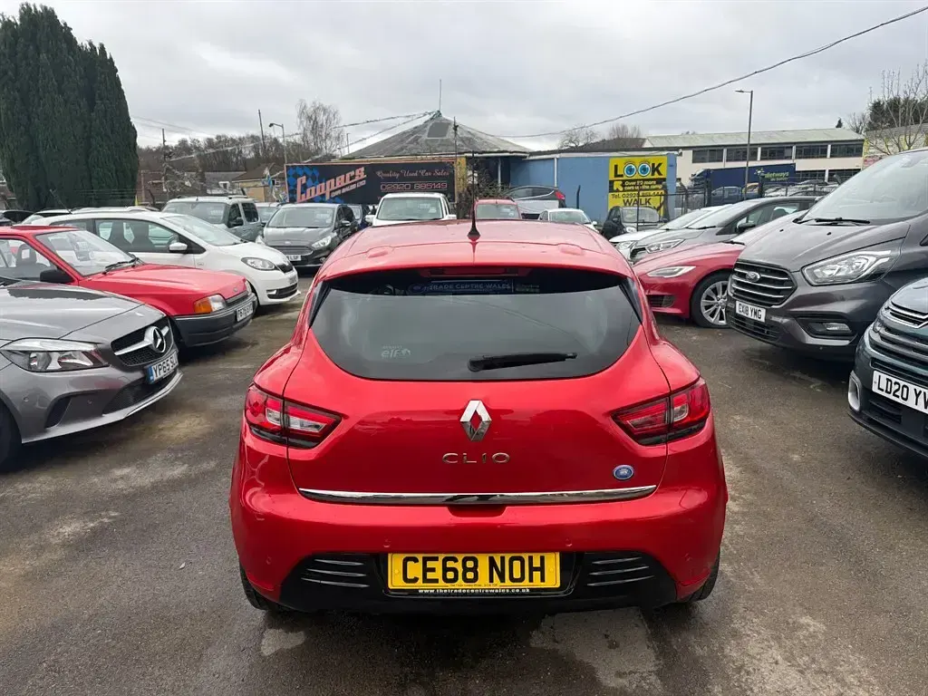Used Renault Clio Iconic 90 HP (66 kW) 2018 Red Hatchback