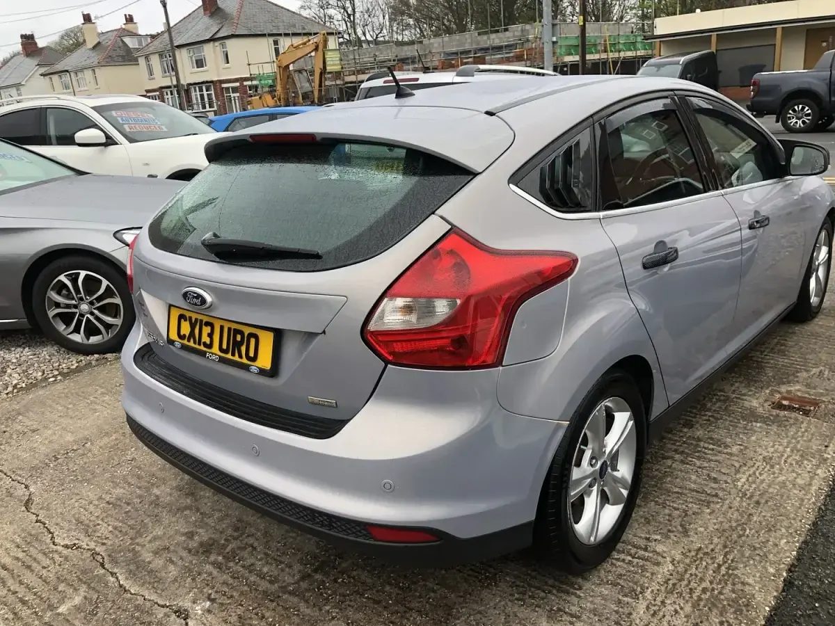Used Ford Focus Zetec 115 HP (84 kW) 2013 Silver Hatchback