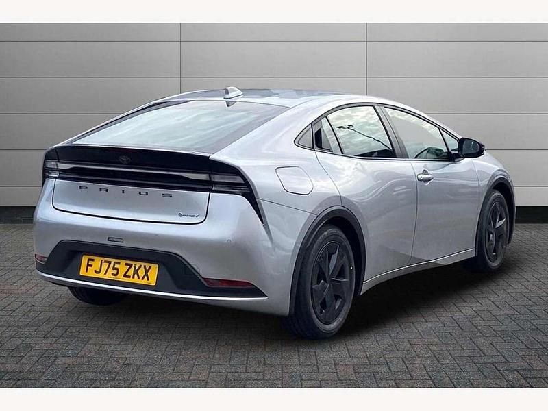 Used Toyota Prius Design 223 HP (164 kW) 2025 Silver Hatchback