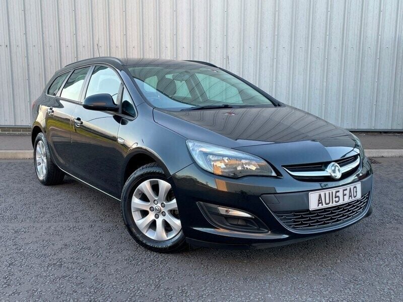 Black Used 2015 Vauxhall Astra Design Edition Estate | £5,995 - Image 1/4