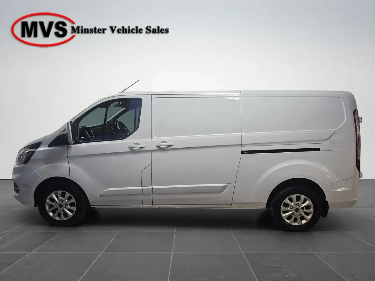 Used Ford Transit Custom Limited 130 HP (95 kW) 2020 White Van