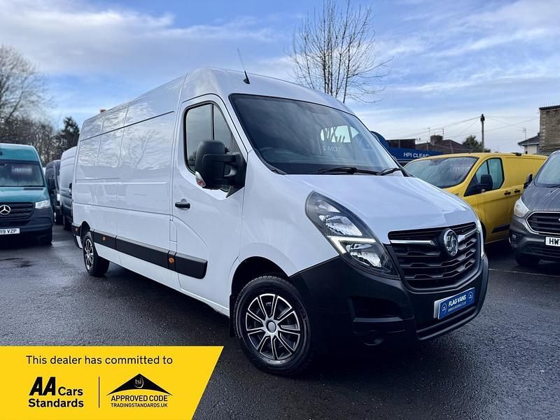 Used Vauxhall Movano 135 HP (99 kW) 2021 White MPV