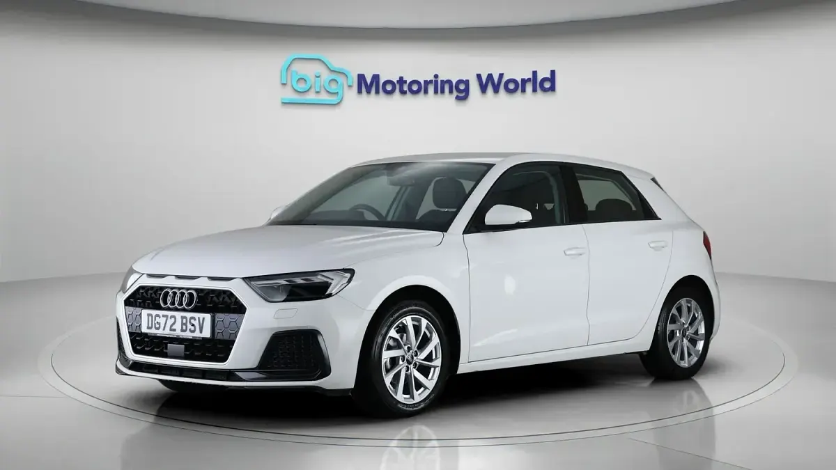 Used Audi A1 Sportback Sport 95 HP (69 kW) 2022 White Hatchback