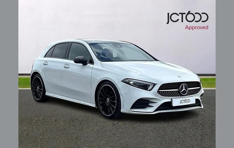Used Mercedes A180 AMG Line Premium Plus 113 HP (83 kW) 2023 White Hatchback