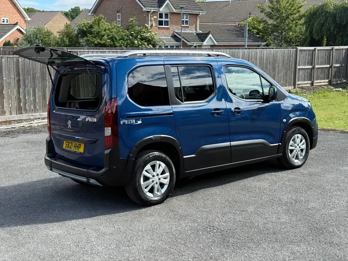 Used Peugeot Rifter Allure Premium 110 HP (80 kW) 2021 Blue MPV