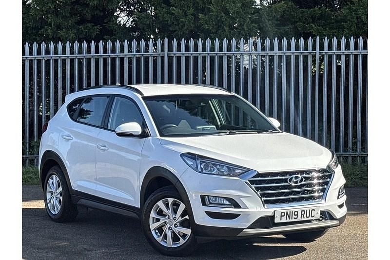 White Used 2019 Hyundai Tucson SE SUV | £11,195 (Fair price) - Image 1/4