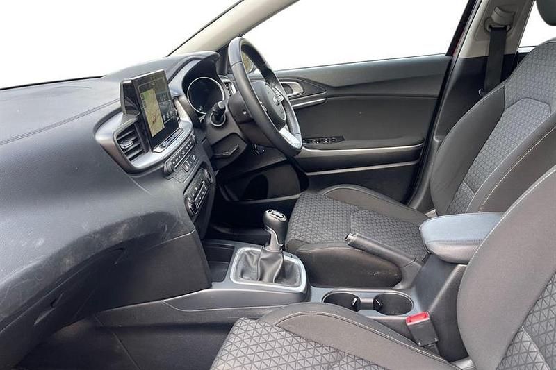 Used Kia Ceed 118 HP (86 kW) 2019 Red Hatchback