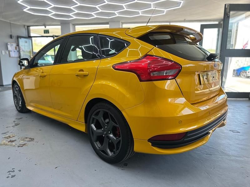 Używany Ford Focus ST 250 KM (183 kW) 2017 Żółty Hatchback