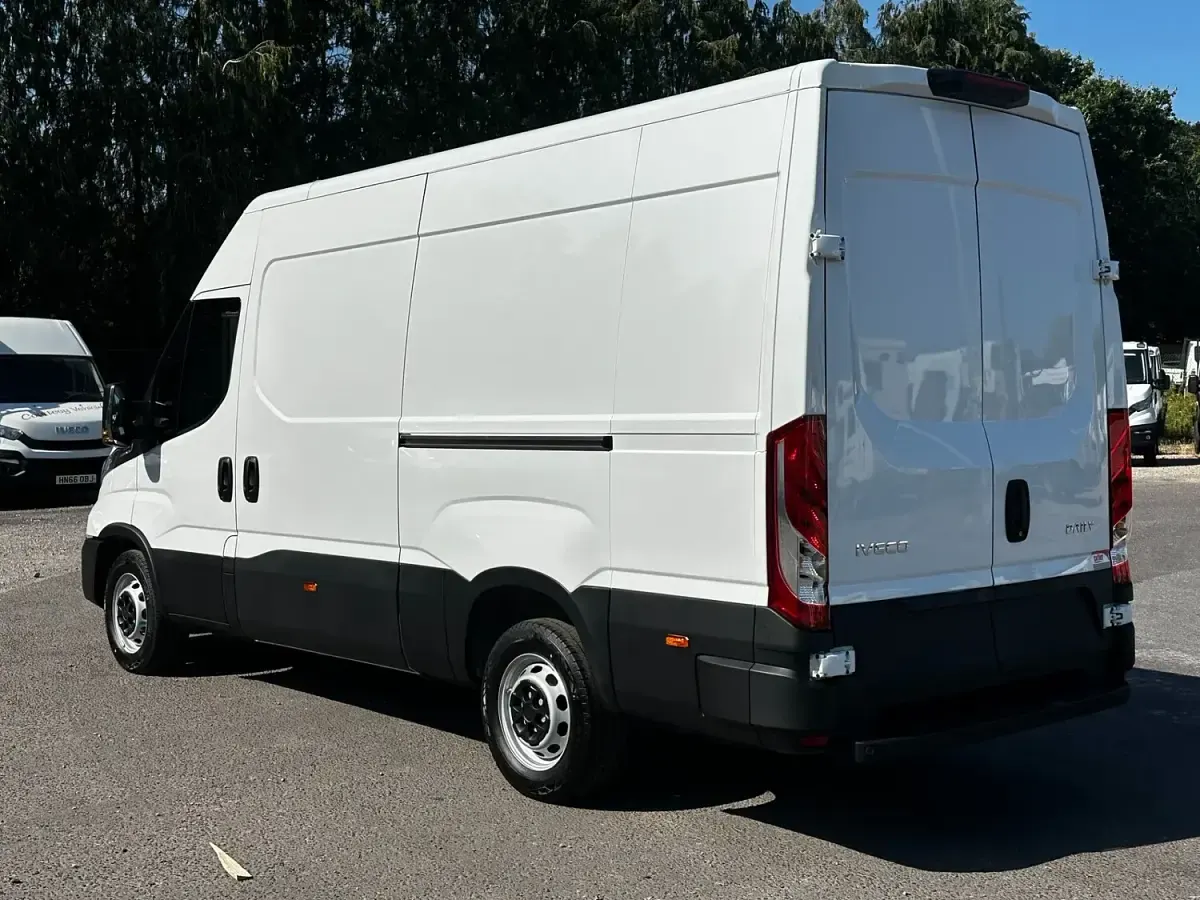 New Iveco Daily 140 HP (102 kW) 2026 White Van