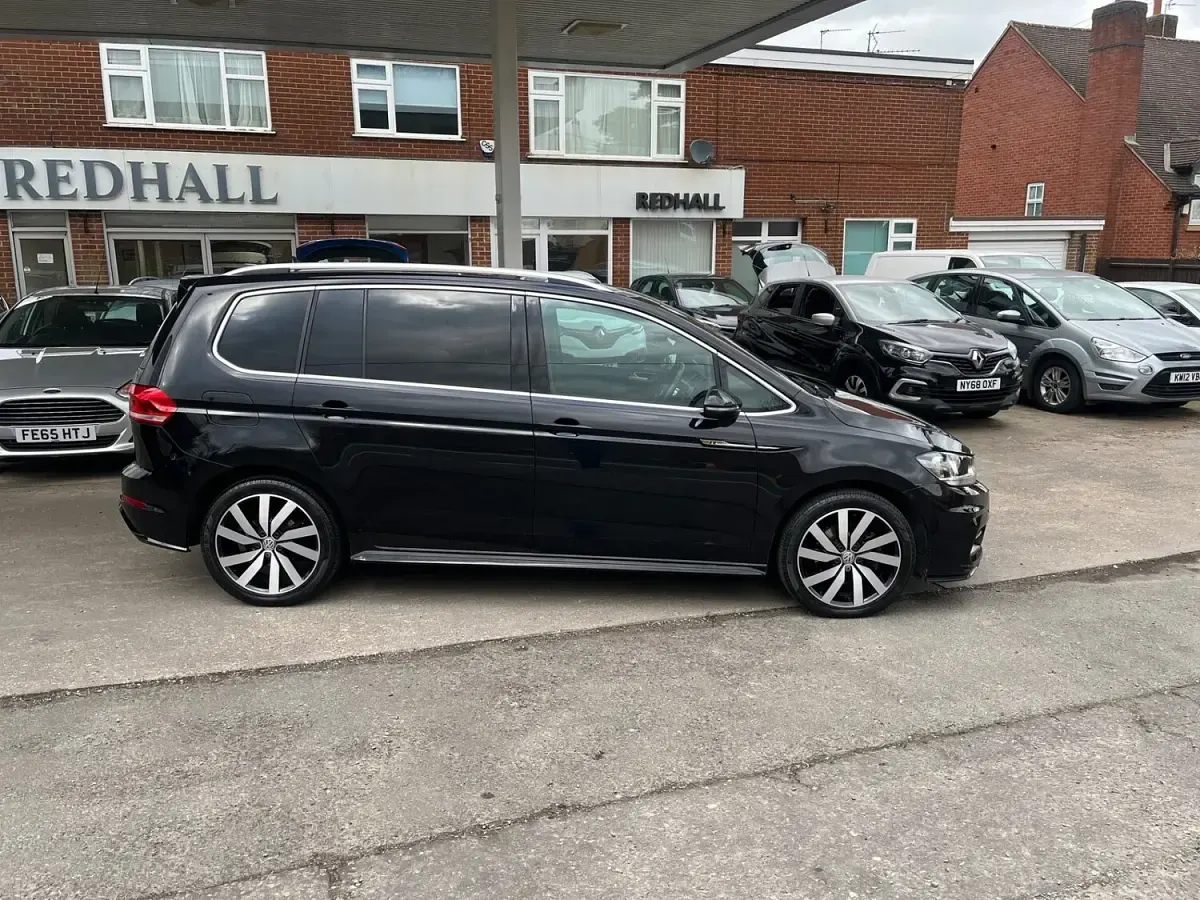 Used VW Touran R-line 150 HP (110 kW) 2020 Black MPV