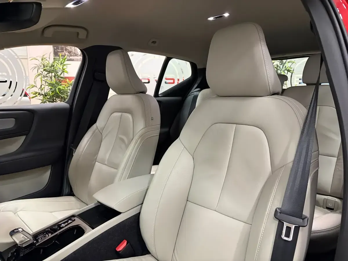 Used Volvo XC40 Inscription 2022 Red SUV