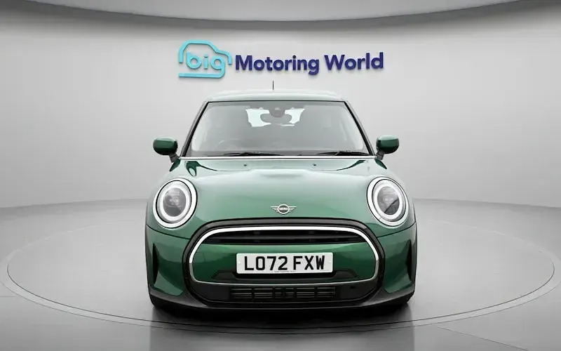 Używany Mini Cooper Classic 136 KM (100 kW) 2022 Zielony Hatchback