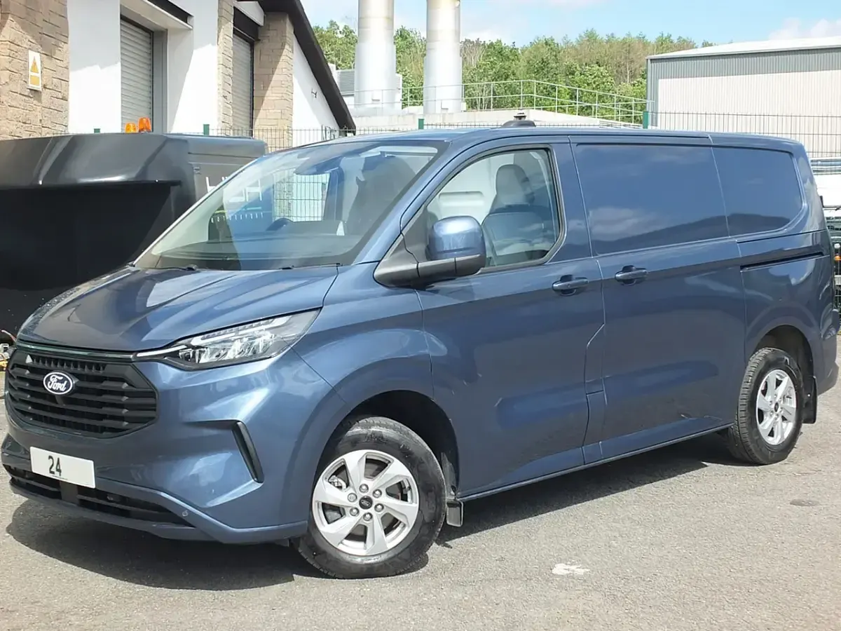 Used Ford Transit Custom Limited 136 HP (100 kW) 2024 Blue Van