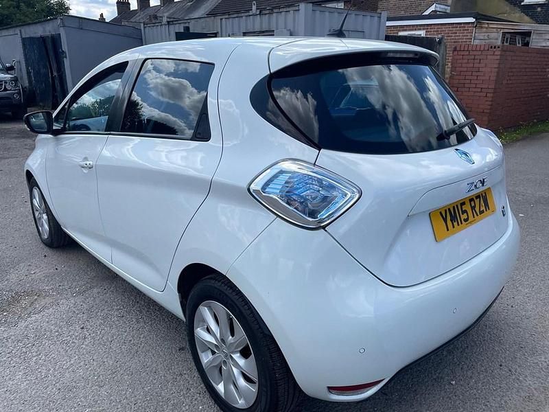 Used Renault Zoe Dynamique 64 kW (88 HP) 2015 Hatchback