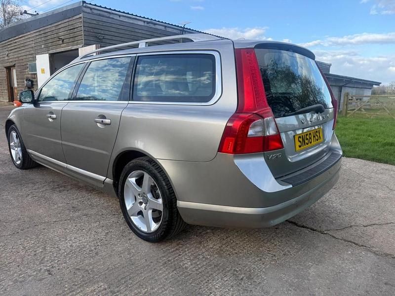 Second-hand Volvo V70 SE Lux 2008 Auriu Break