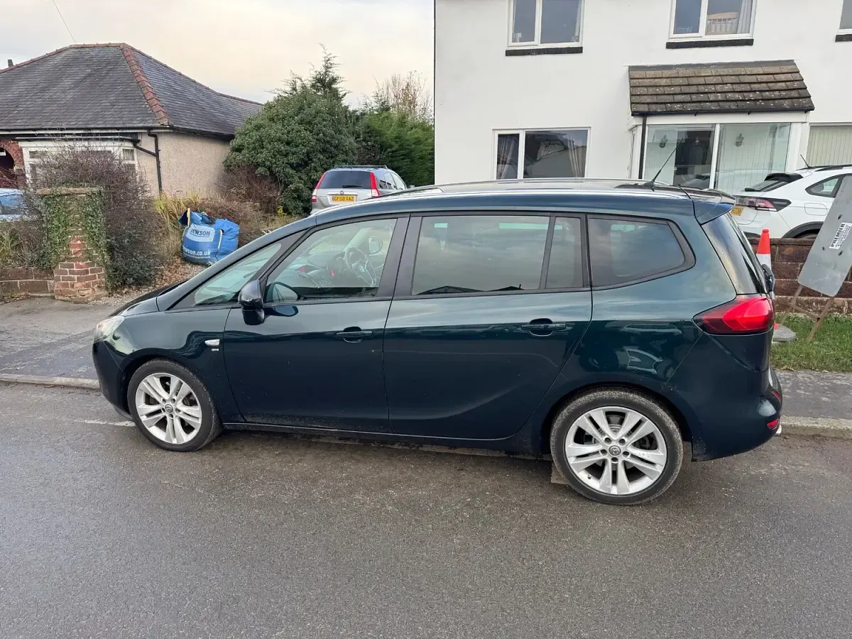 Used Vauxhall Zafira SRi 170 HP (125 kW) 2014 Green MPV