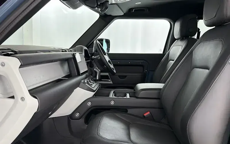 Begagnad Land Rover Defender HSE Dynamic 249 HK (183 kW) 2025 SUV