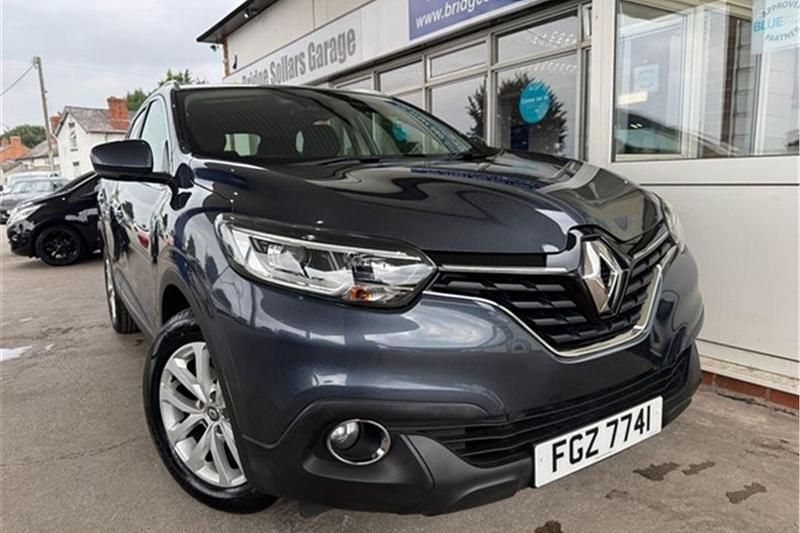 Grey Used 2017 Renault Kadjar Dynamique SUV | £10,950 (Fair price) - Image 1/4