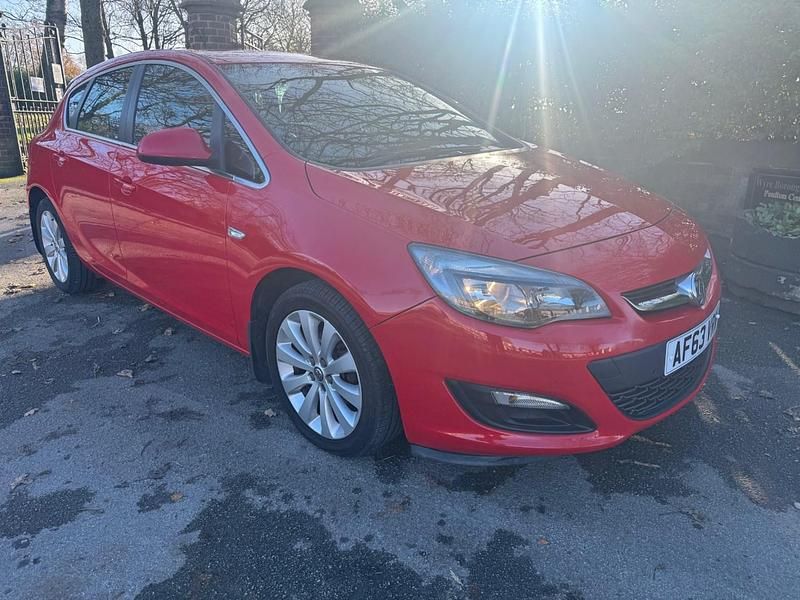Used Vauxhall Astra 115 HP (84 kW) 2013 Red Hatchback