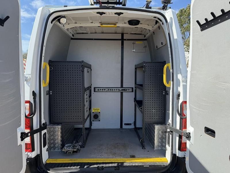 Second-hand Vauxhall Movano 130 CP (95 kW) 2018 Alb Monovolum