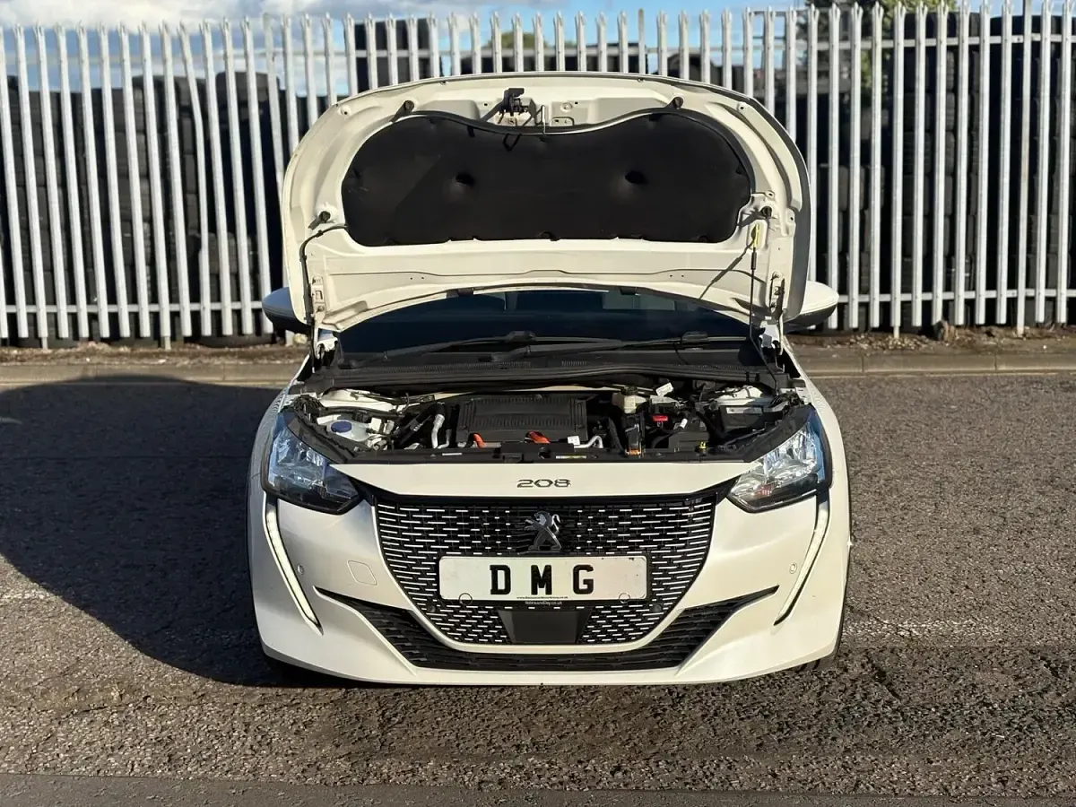 Used Peugeot e-208 Allure 100 kW (136 HP) 2020 White Hatchback