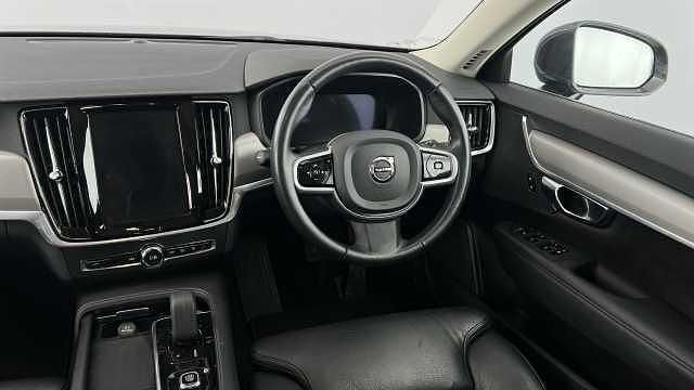 Used Volvo V90 Momentum 197 HP (144 kW) 2021 Platinum grey Estate