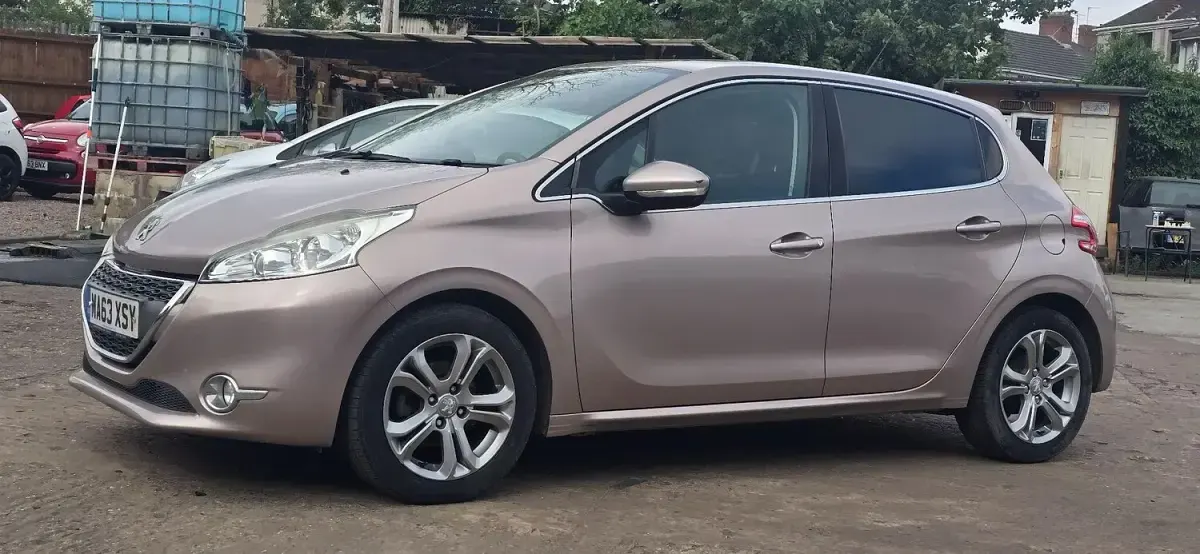 Used Peugeot 208 Allure 82 HP (60 kW) 2013 Pink Hatchback