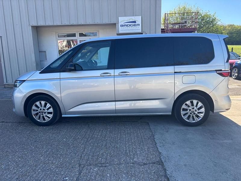 Begagnad VW Multivan Life 218 HK (160 kW) 2024 Silver Minibuss