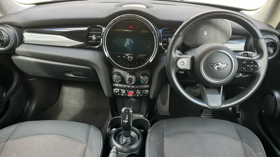 Used Mini Cooper Classic 134 HP (98 kW) 2021 White Hatchback