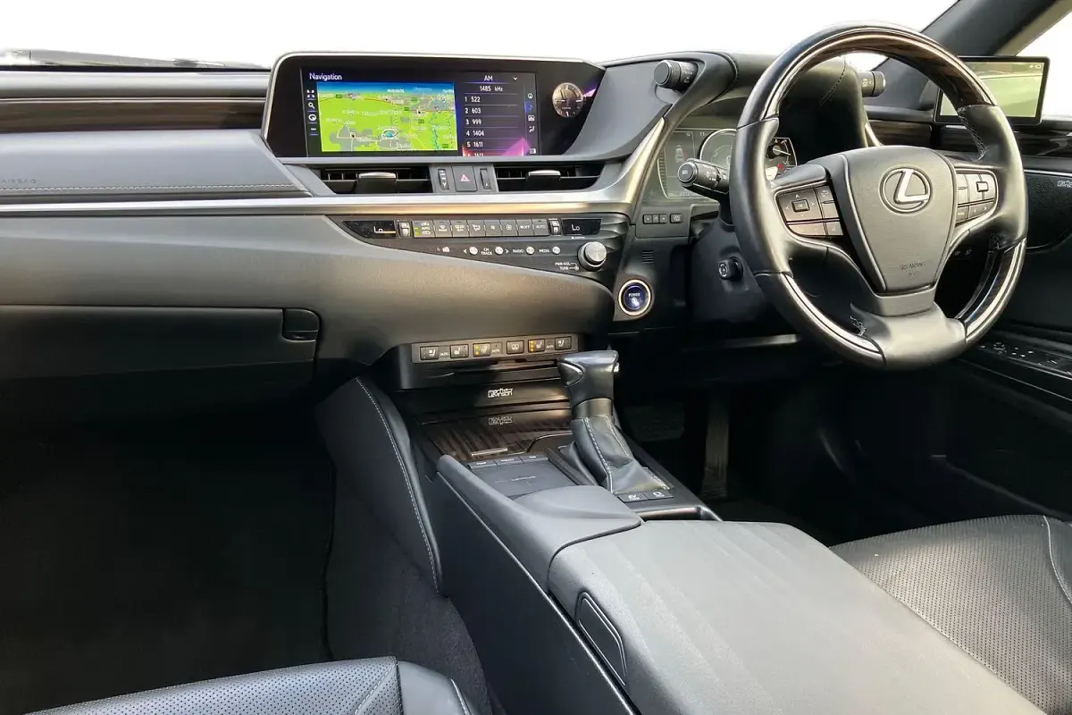 Used Lexus ES300H 218 HP (160 kW) 2021 White Sedan