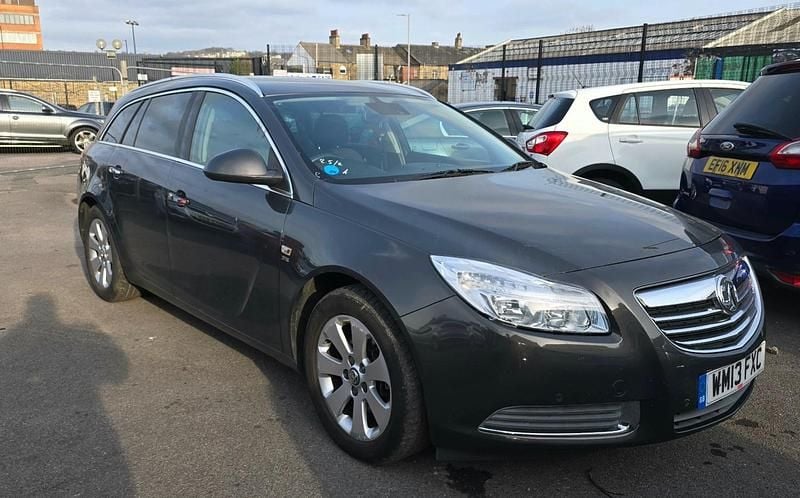 Used Vauxhall Insignia 160 HP (117 kW) 2013 Grey Estate